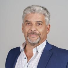 Hledá štíhlou, přirozeně atraktivní ženu do 170 cm, ve věku 40 až 49 let